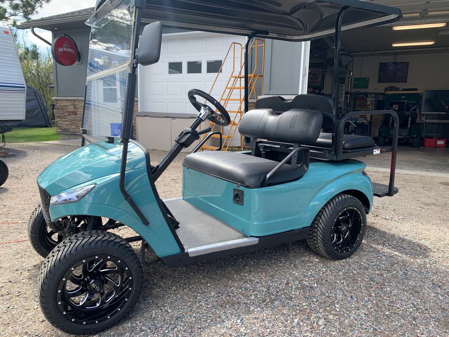 2011 EZGO TXT, 48 V Customized Golf Cart