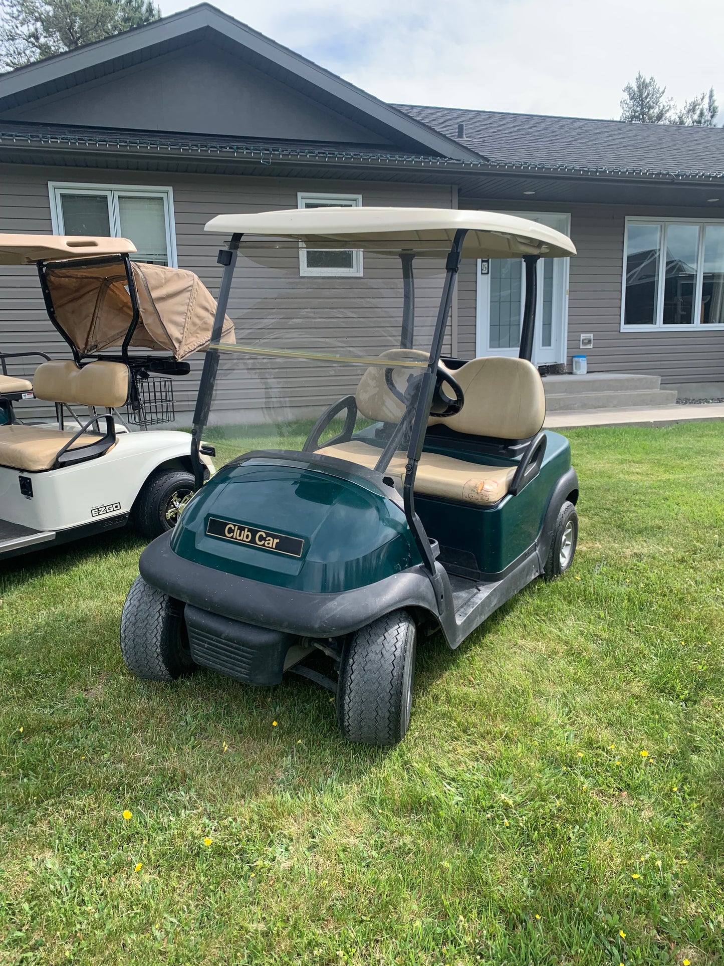 2011 Green Club Car Precedent 48 V Golf Cart