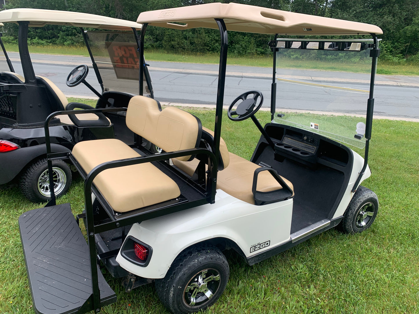 2011 EZGO TXT 48 V White Golf Cart